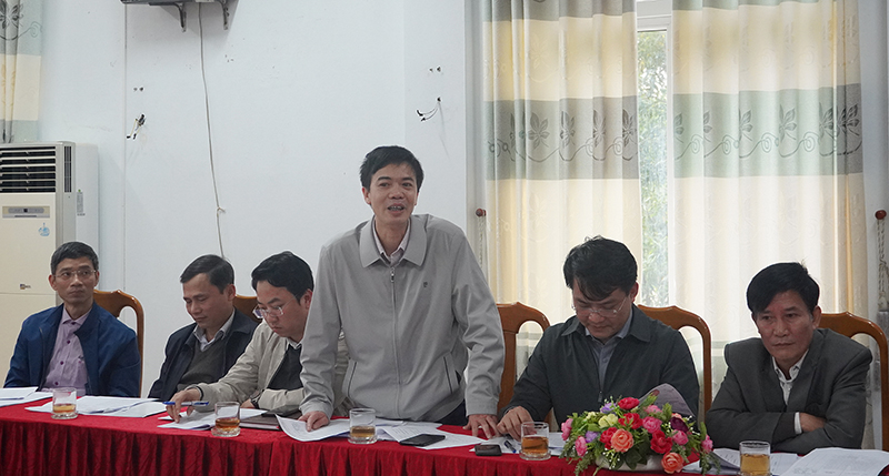 Các đại biểu tham luận tại hội nghị.