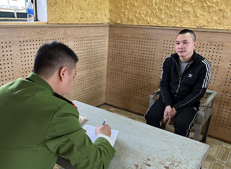 Đối tượng Phạm Thành Văn tại cơ quan công an.