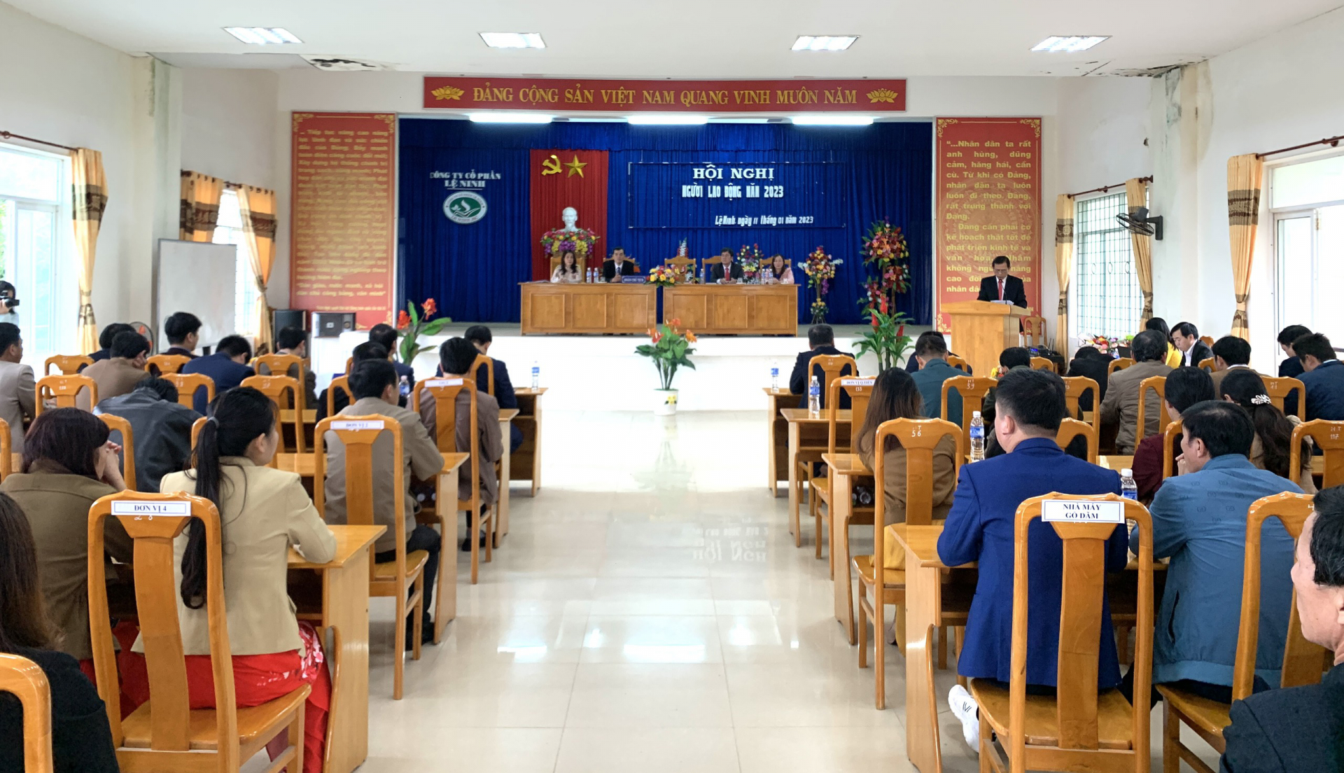 Toàn cảnh hội nghị người lao động.