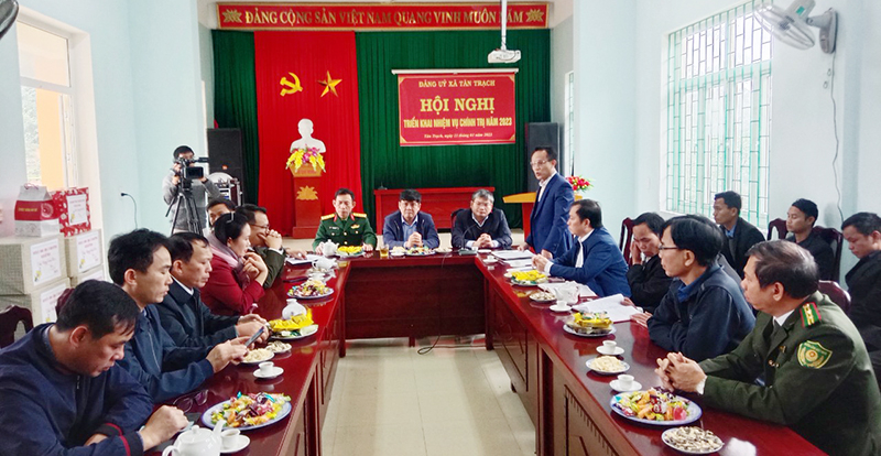 Lãnh đạo huyện Bố Trạch làm việc với xã Tân Trạch.