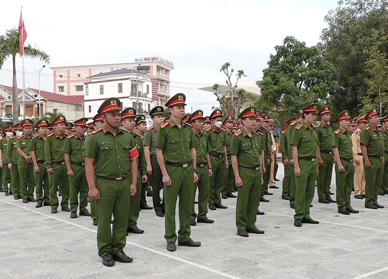 Công an TX.Ba Đồn tổ chức ra quân trấn áp tội phạm và bảo đảm an ninh trật tự trên địa bàn.