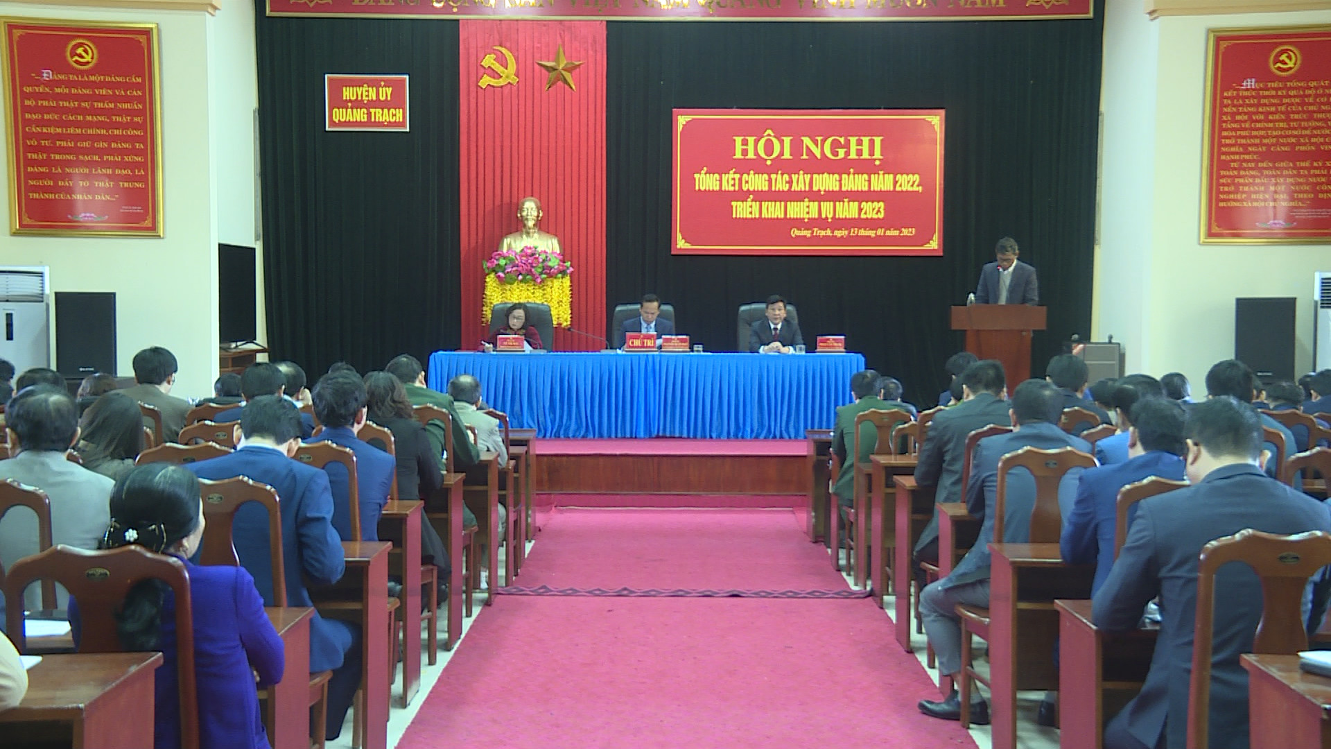 Toàn cảnh hội nghị.