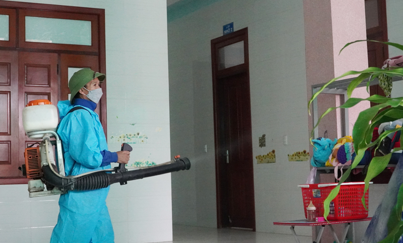 Phun hóa chất diệt muỗi trưởng thành là giải pháp hữu hiệu trong phòng chống dịch SXH.