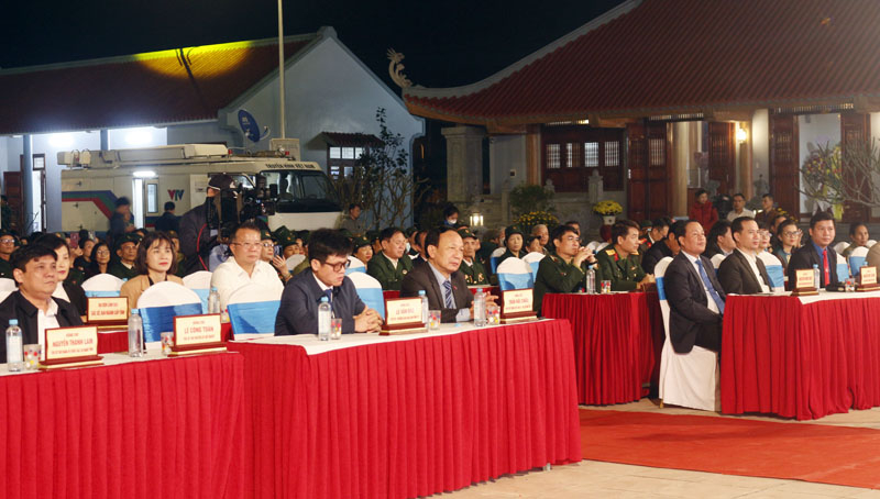 Các đại biểu dự buổi lễ.