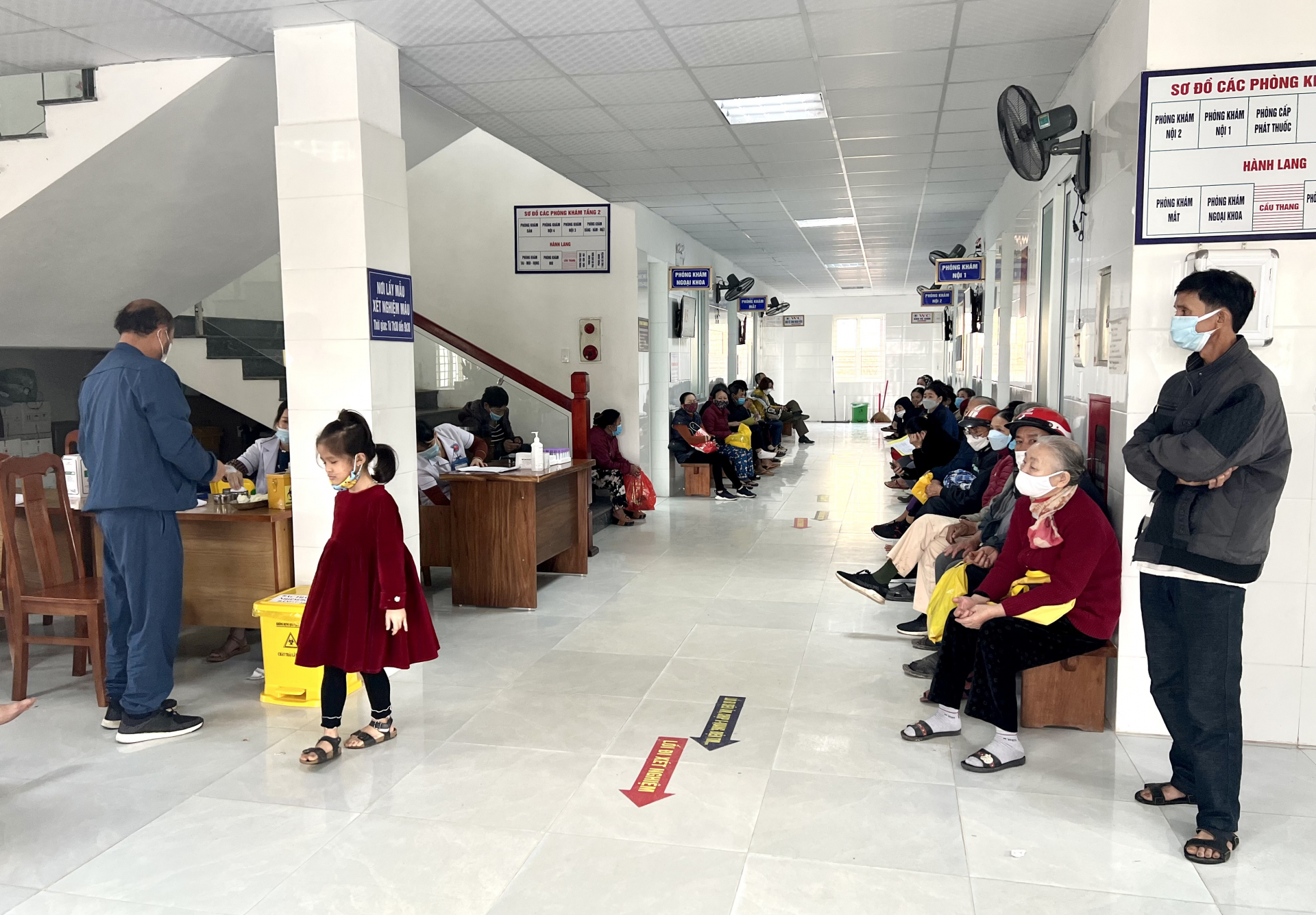 Trung bình mỗi ngày, Bệnh viện đa khoa TP. Đồng Hới tiếp nhận khoảng 700 lượt bệnh nhân đến KCB, trong đó, thông tuyến BHYT chiếm khoảng 40%.