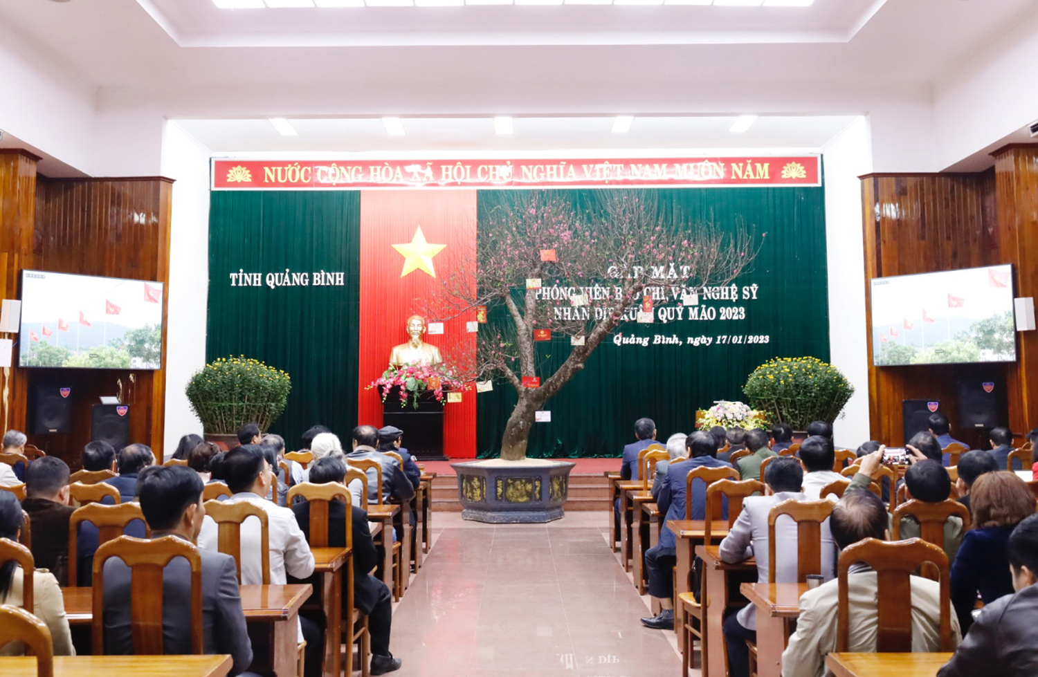 Toàn cảnh buổi gặp mặt.