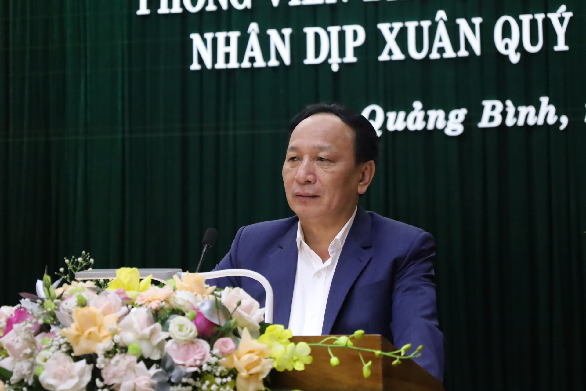 Đồng chí Phó Bí thư Thường trực Tỉnh ủy phát biểu tại buổi gặp mặt. 