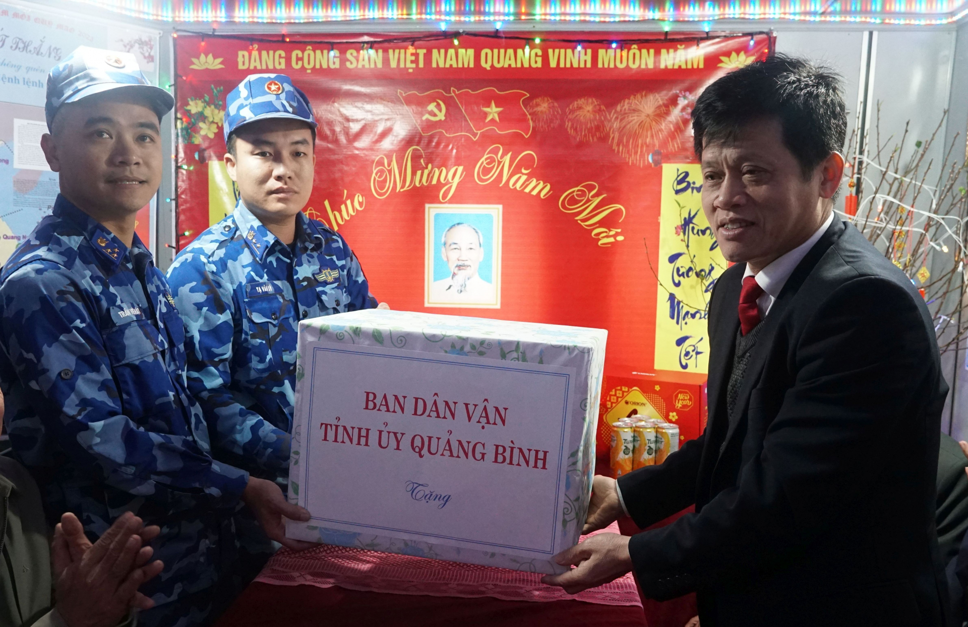 Đồng chí...