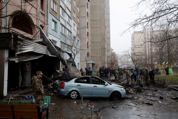 Hiện trường vụ rơi máy bay trực thăng tại Ukraine. (Ảnh: Reuters)