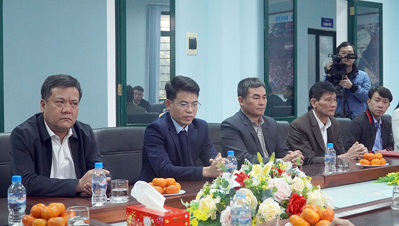 Đại biểu tham dự buổi thăm, chúc tết CHK Đồng Hới