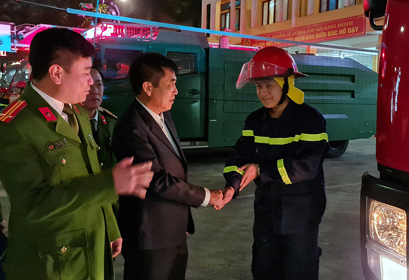 Đồng chí Phó Chủ tịch Thường trực UBND tỉnh Đoàn Ngọc Lâm thăm, động viên cán bộ, chiến sĩ Phòng Cảnh sát PCCC-CNCH.