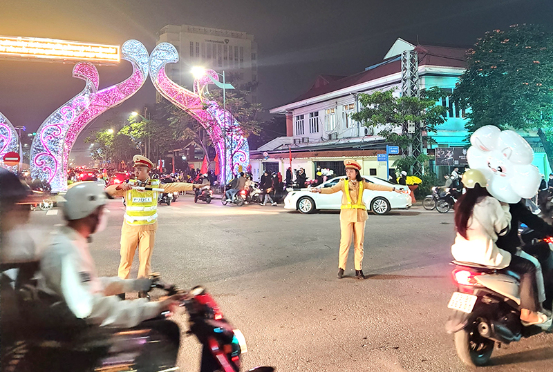 Công tác bảo đảm an ninh trật tự, an toàn giao thông tại các điểm bắn pháo hoa.