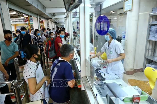 Khu vực làm thủ tục đăng ký khám bệnh tại Bệnh viện Bạch Mai. Ảnh tư liệu: Minh Quyết/TTXVN