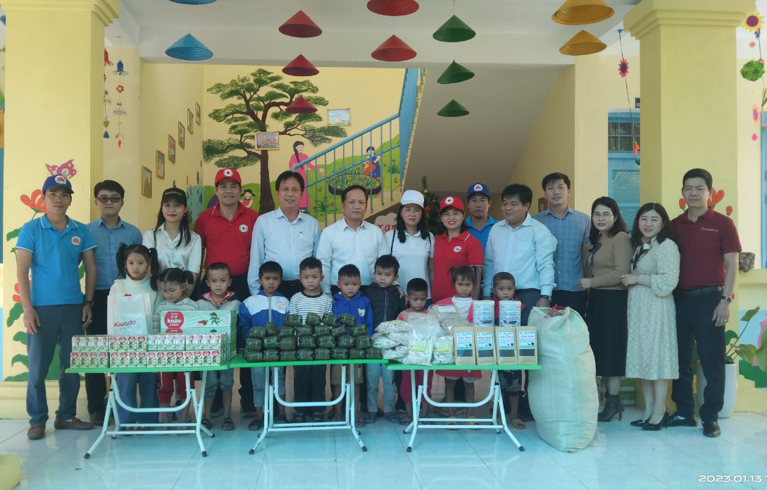 Công tác chăm lo Tết cho học sinh có hoàn cảnh khó khăn ở vùng sâu, vùng xa được huyện Lệ Thủy quan tâm.