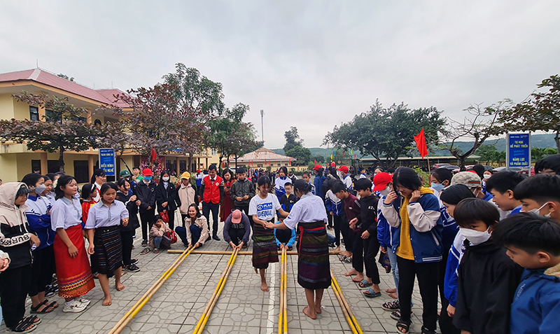 Các hoạt động văn hoá văn nghệ trong dịp Tết Nguyên đán tại các địa phương thu hút đông đảo người dân tham gia. 