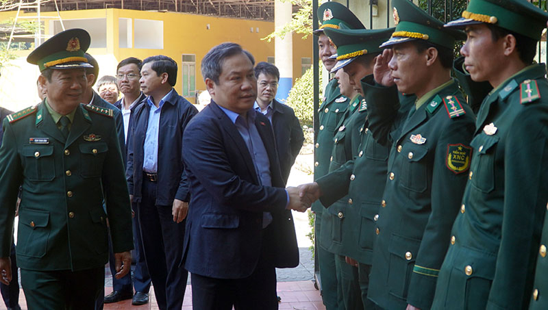 Đồng chí Bí thư Tỉnh ủy Vũ Đại Thắng thăm cán bộ, chiến sĩ Đồn Biên phòng cửa khẩu Quốc tế Cha Lo