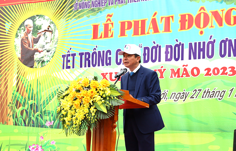 Đồng chí Chủ tịch UBND TP. Đồng Hới Hoàng Ngọc Đan phát động “Tết trồng cây đời đời nhớ ơn Bác Hồ”.