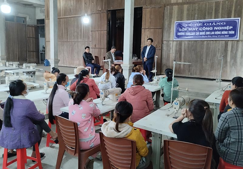 Các khóa đào tạo nghề cho lao động nông thôn thu hút nhiều học viên tham gia.