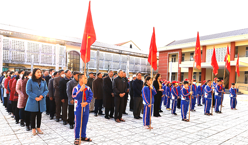 Cán bộ, đoàn viên, hội viên, các em học sinh và nhân dân tham gia lễ phát động “Tết trồng cây đời đời nhớ ơn Bác Hồ” xuân Quý Mão 2023.