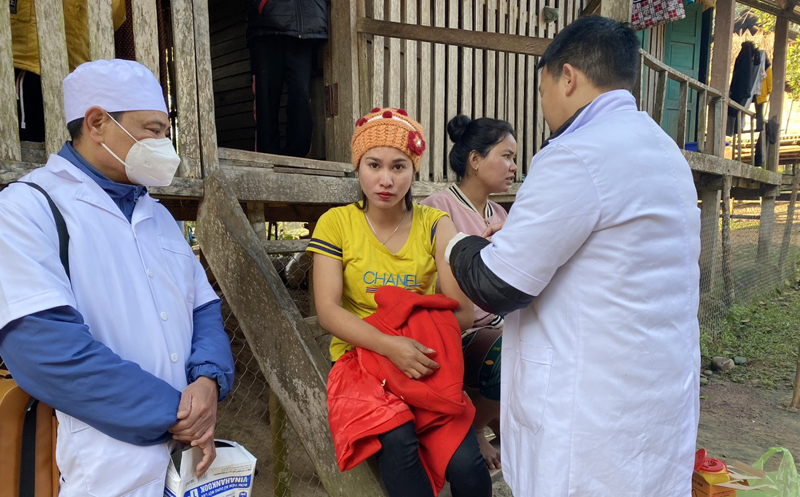 Tại bản A Ky và Cờ Đỏ