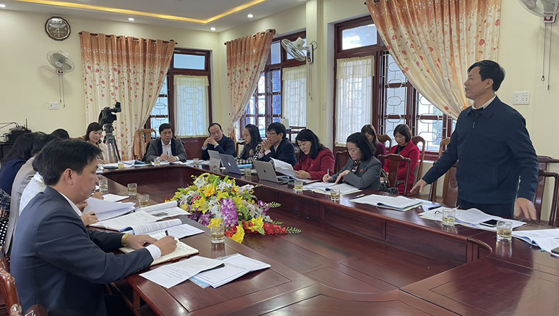 Thành viên Đoàn Giám sát phát biểu tại chương trình