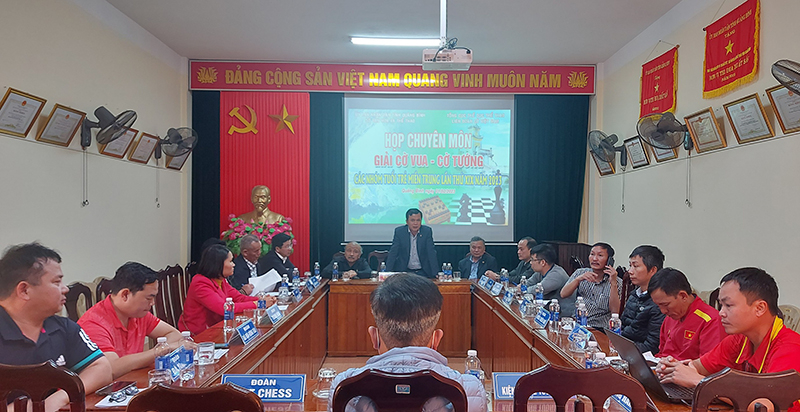 Các đại biểu đóng góp ý kiến tại cuộc họp