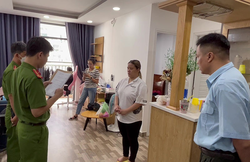 Các đối tượng trong chuyên án thu thập hơn 17 triệu dữ liệu thông tin cá nhân vừa bị Công an tỉnh Quảng Bình triệt xóa.