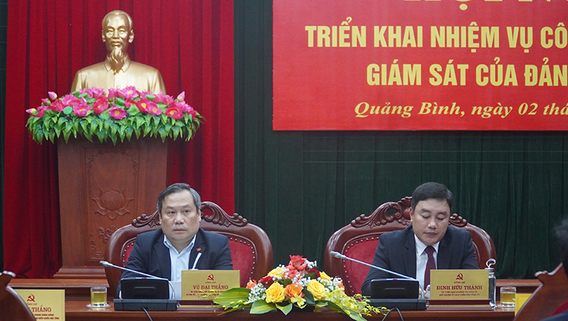 Đồng chí Bí thư Tỉnh ủy Vũ Đại Thắng và đồng chí Chủ nhiệm UBKT Tỉnh ủy Đinh Hữu Thành điều hành hội nghị