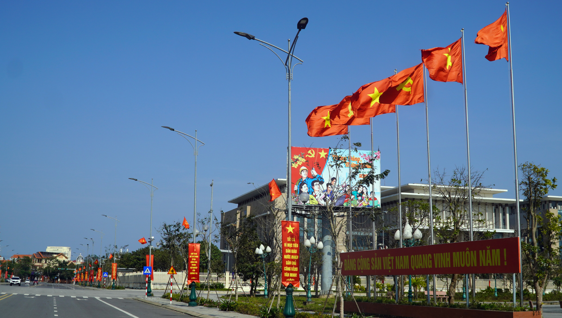 Nâng cao năng lực, sức chiến đấu của tổ chức đảng và đảng viên là giải pháp quan trọng để đưa quê hương ngày càng phát triển.