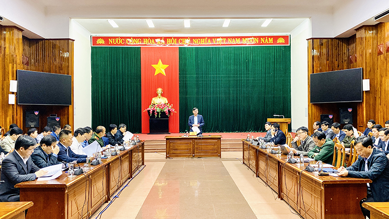 Đồng chí Chủ tịch UBND tỉnh Trần Thắng phát biểu kết luận cuộc họp.