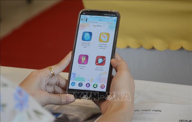 Việc truy cập di động vào các trang web có máy chủ ở nước ngoài sẽ cảm nhận rõ tốc độ internet chậm đáng kể. Ảnh: TTXVN