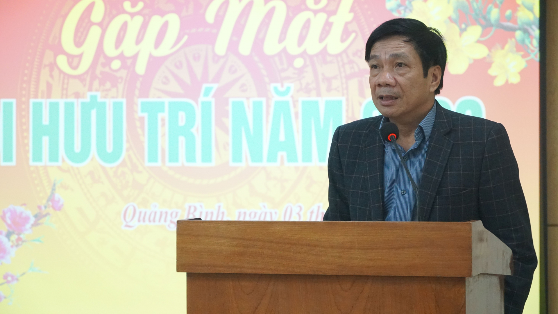 Đồng chí Phó Chủ tịch Thường trực HĐND tỉnh phát biểu tại buổi gặp mặt.