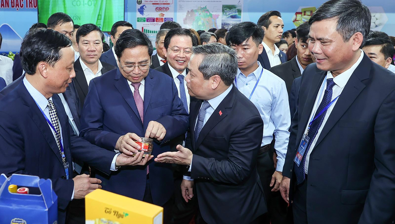 ... và dùng thử một số sản phẩm