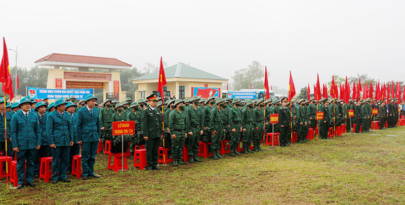 Các tân binh tại lễ giao nhận quân.