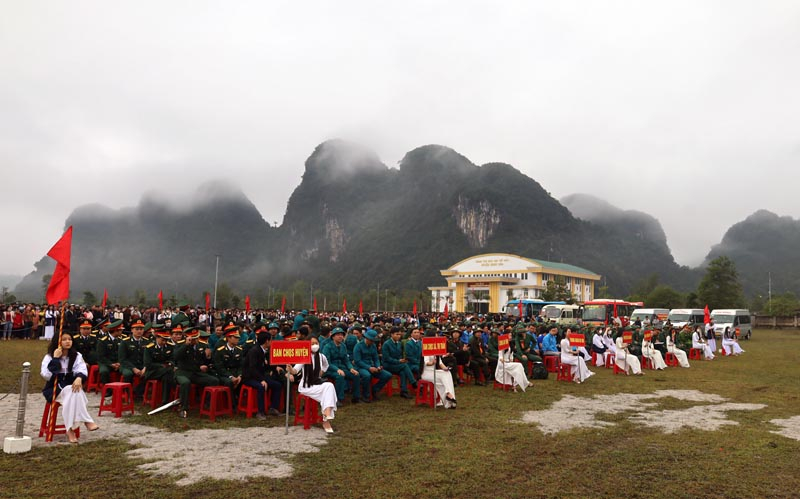 Quang cảnh tại buổi lễ giao, nhận quân.