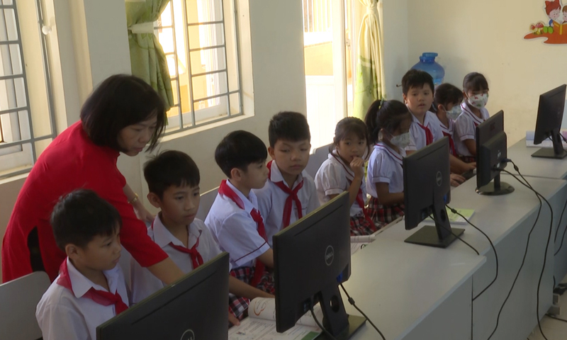 Một tiết Tin học của Trường tiểu học thị trấn Quán Hàu.