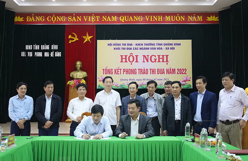  Các đơn vị thuộc Khối thi đua các ngành Văn hóa-Xã hội ký giao ước thi đua năm 2023.