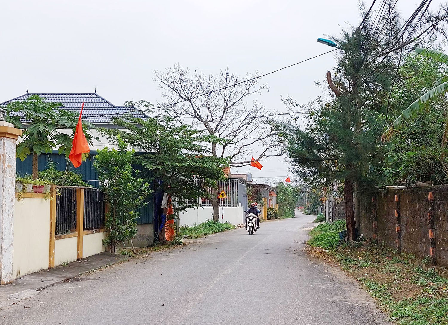 Nhiều địa phương đã nỗ lực cân đối ngân sách để đầu tư xây dựng nông thôn mới.