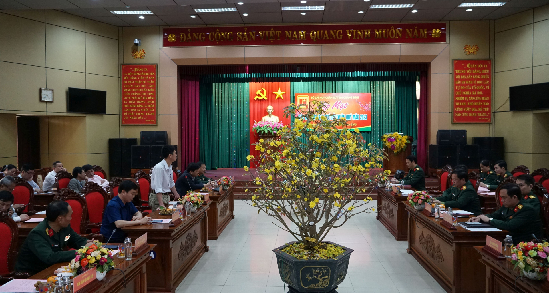 Toàn cảnh buổi gặp mặt.