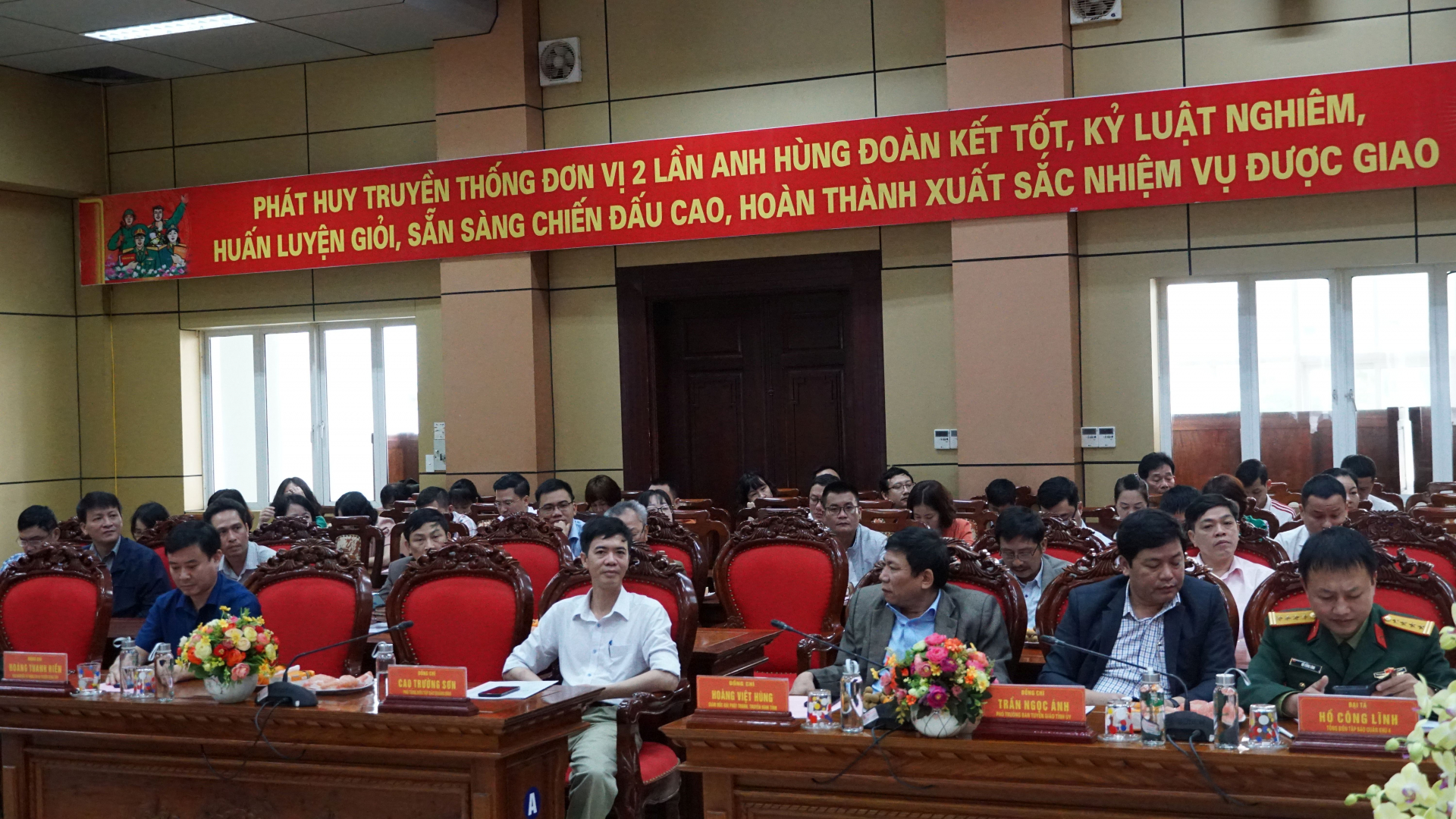 Các đại biểu tham dự buổi gặp mặt.