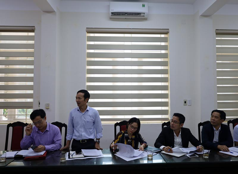Các thành viên HĐPHLN về TGPLTHĐTT tỉnh phát biểu thảo luận tại hội nghị.