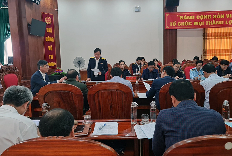 Đồng chí Cục trưởng Cục Thuế tỉnh Đoàn Vĩ Tuyến  báo cáo kết quả thu NSNN tháng đầu năm 2023.