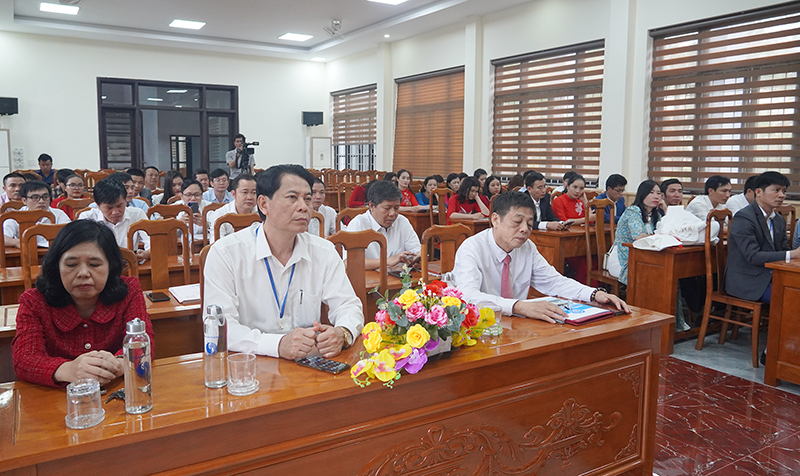 Các đại biểu tham dự lễ bế giảng