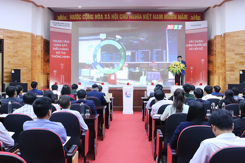 Toàn cảnh lễ khai trương Trung tâm giám sát, điều hành ĐTTM TX. Ba Đồn. 