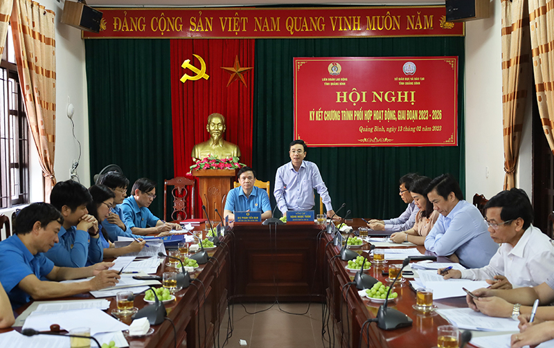 Đồng chí Giám đốc Sở Giáo dục và Đào tạo Đặng Ngọc Tuấn phát biểu tại hội nghị. 