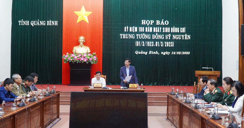 Toàn cảnh buổi họp báo.