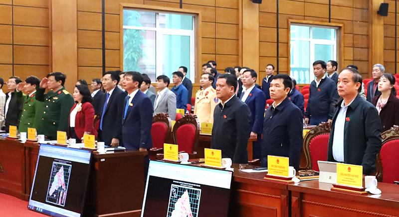 Các đại biểu dự kỳ họp.
