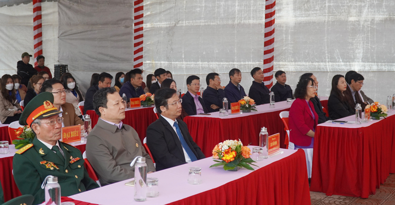 Các đại biểu dự khai mạc triển lãm.