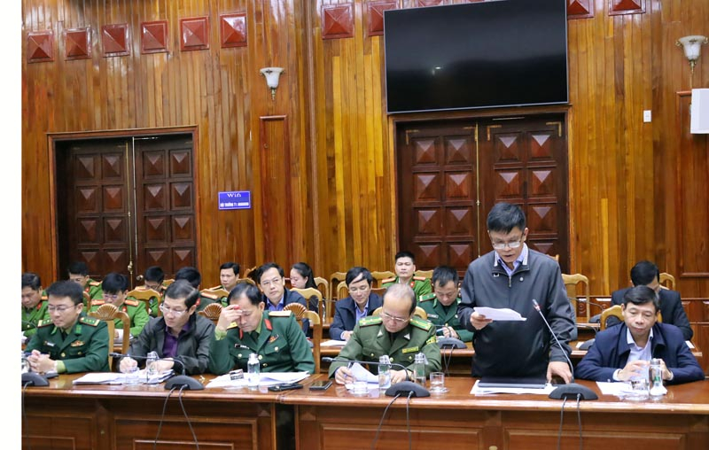 Các đại biểu tham luận tại hội nghị.