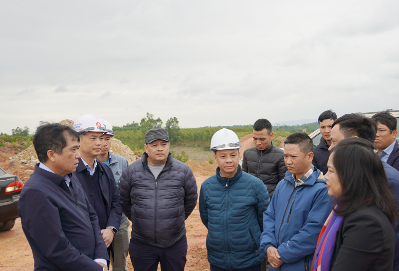 bàn giao mặt bằng sạch trên thực địa tại gói thầu xây lắp số 2, dự án thành phần Vũng Áng-Bùng.